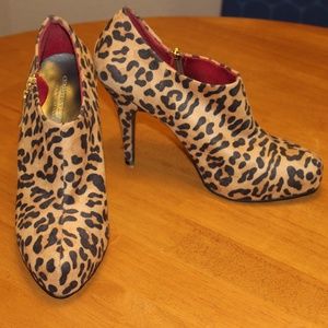 Christian Siriano Leopard print size 11 Booties